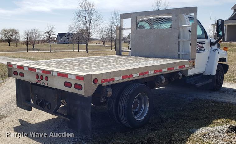 image for item EN9818 2003 GMC C4500 flatbed truck