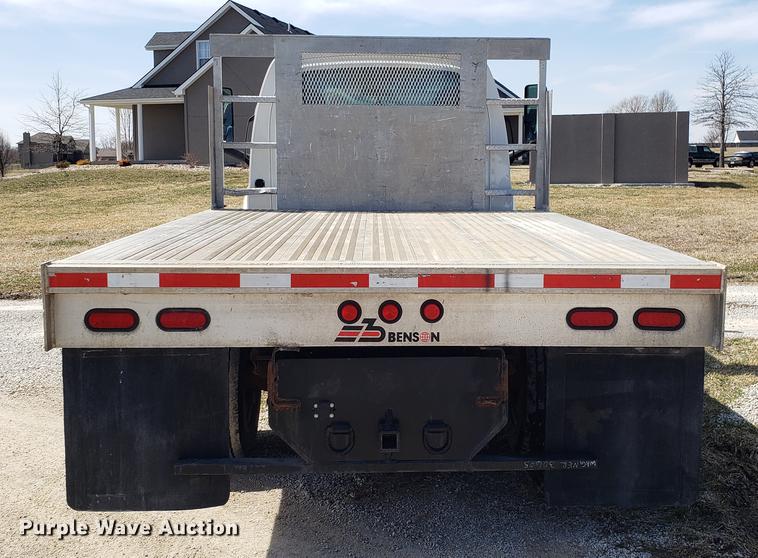 image for item EN9818 2003 GMC C4500 flatbed truck