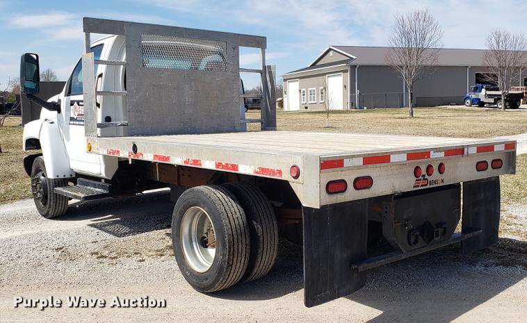 image for item EN9818 2003 GMC C4500 flatbed truck
