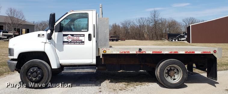 image for item EN9818 2003 GMC C4500 flatbed truck