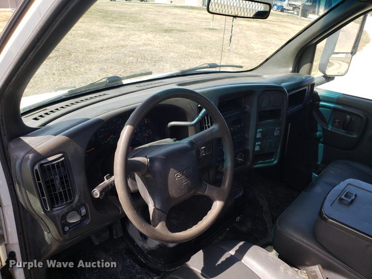 image for item EN9818 2003 GMC C4500 flatbed truck