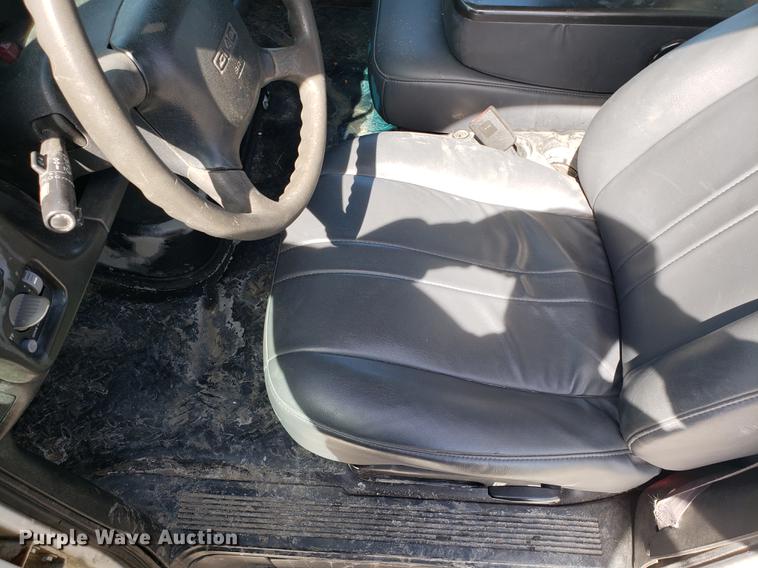 image for item EN9818 2003 GMC C4500 flatbed truck