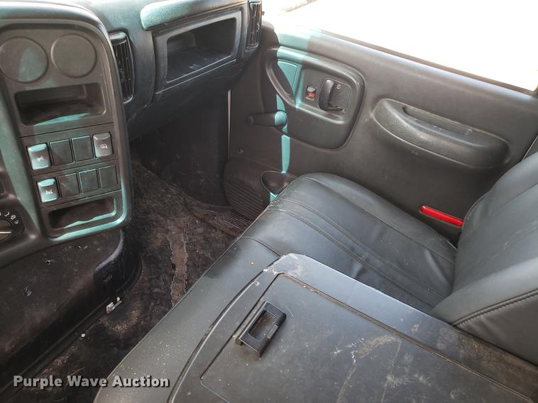 image for item EN9818 2003 GMC C4500 flatbed truck