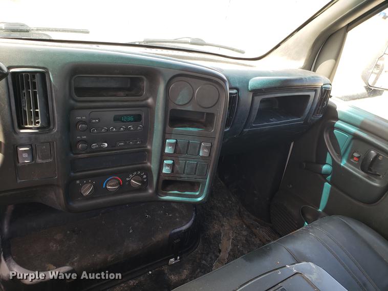 image for item EN9818 2003 GMC C4500 flatbed truck