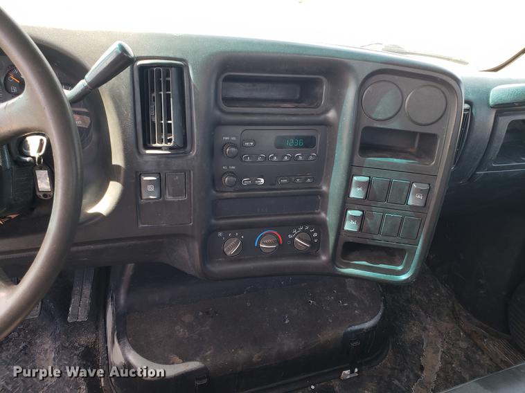 image for item EN9818 2003 GMC C4500 flatbed truck