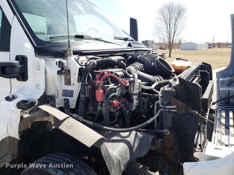 image for item EN9818 2003 GMC C4500 flatbed truck