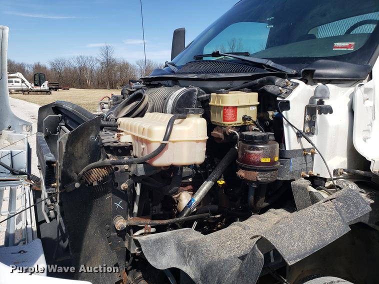 image for item EN9818 2003 GMC C4500 flatbed truck