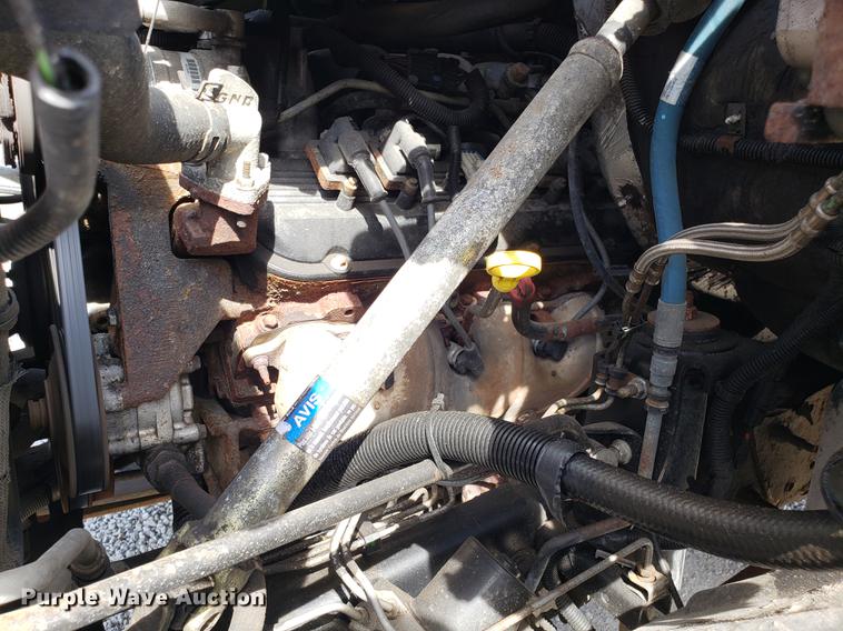 image for item EN9818 2003 GMC C4500 flatbed truck