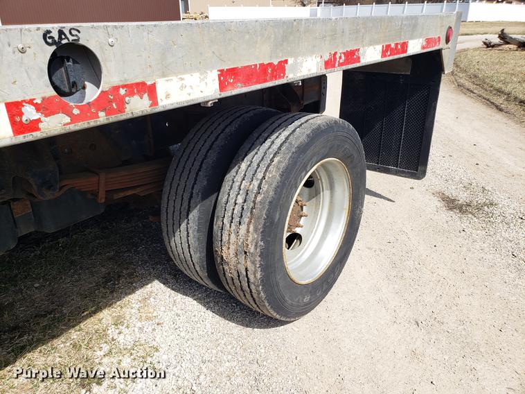 image for item EN9818 2003 GMC C4500 flatbed truck