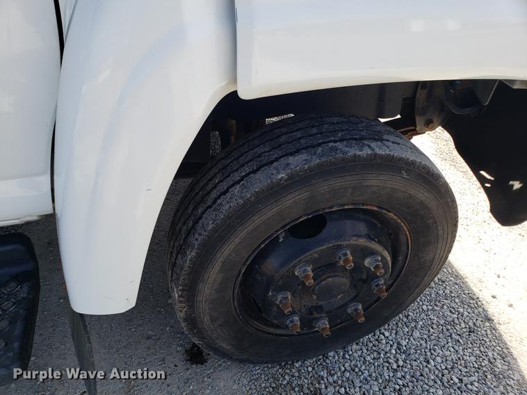 image for item EN9818 2003 GMC C4500 flatbed truck