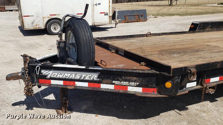 image for item EN9819 2008 Towmaster utility trailer