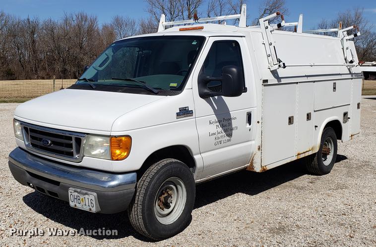 image for item EN9834 2007 Ford E350 Super Duty van