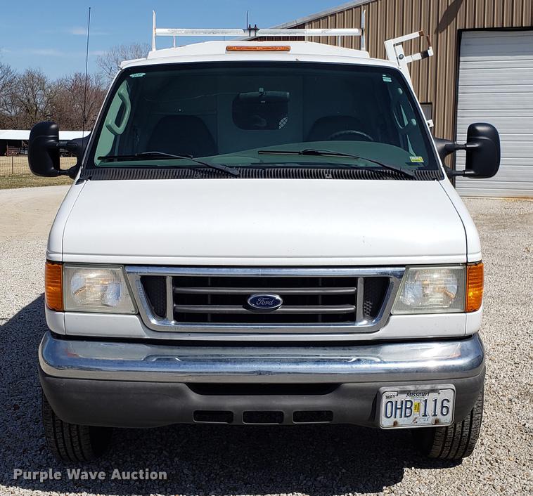 image for item EN9834 2007 Ford E350 Super Duty van