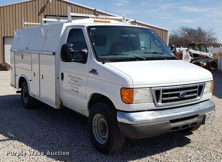 image for item EN9834 2007 Ford E350 Super Duty van