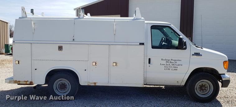 image for item EN9834 2007 Ford E350 Super Duty van