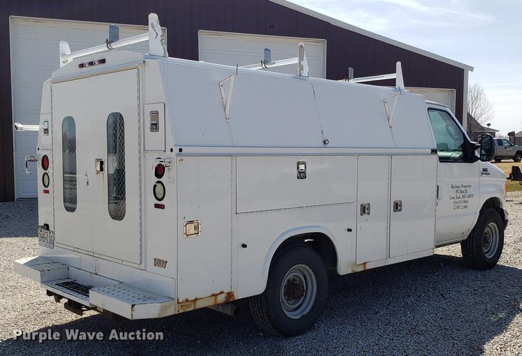 image for item EN9834 2007 Ford E350 Super Duty van