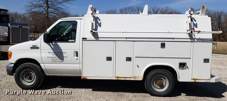 image for item EN9834 2007 Ford E350 Super Duty van