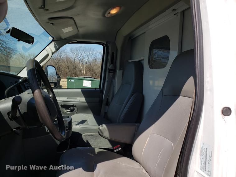 image for item EN9834 2007 Ford E350 Super Duty van