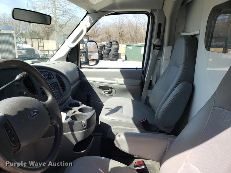image for item EN9834 2007 Ford E350 Super Duty van
