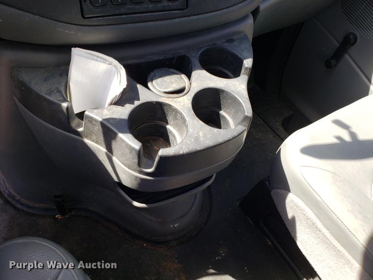 image for item EN9834 2007 Ford E350 Super Duty van