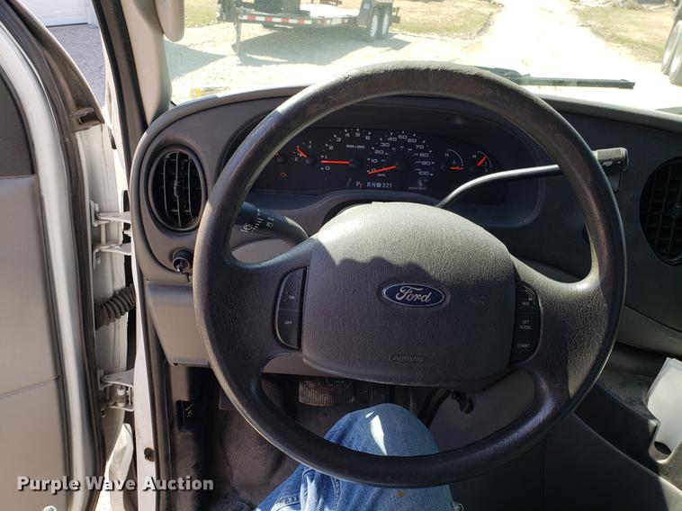 image for item EN9834 2007 Ford E350 Super Duty van