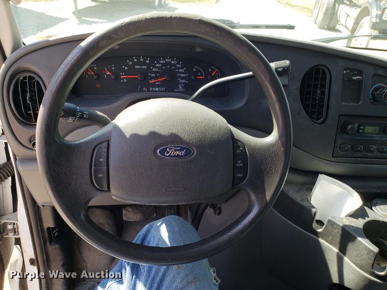 image for item EN9834 2007 Ford E350 Super Duty van