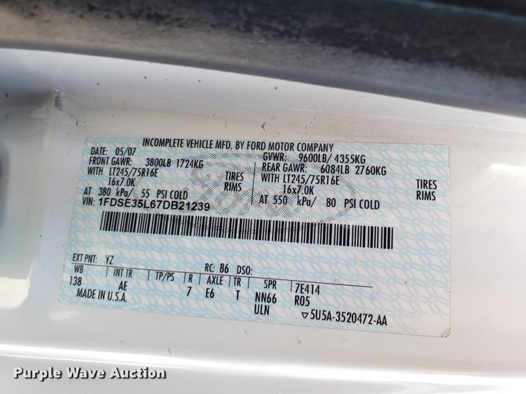 image for item EN9834 2007 Ford E350 Super Duty van