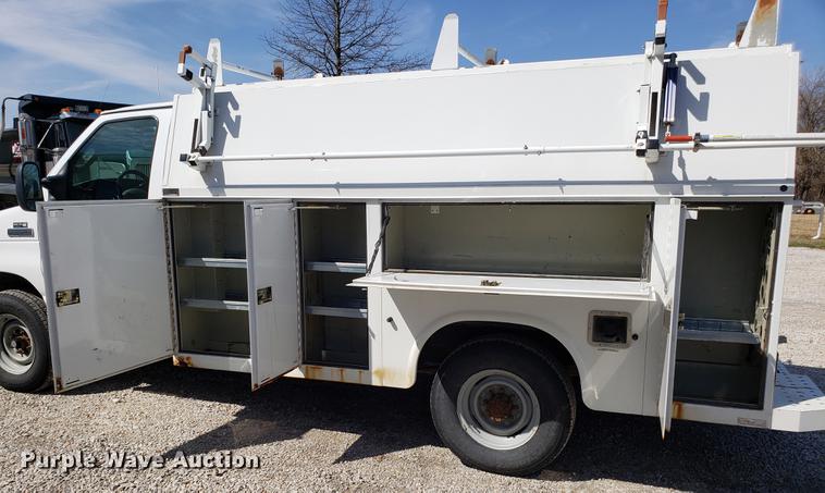 image for item EN9834 2007 Ford E350 Super Duty van