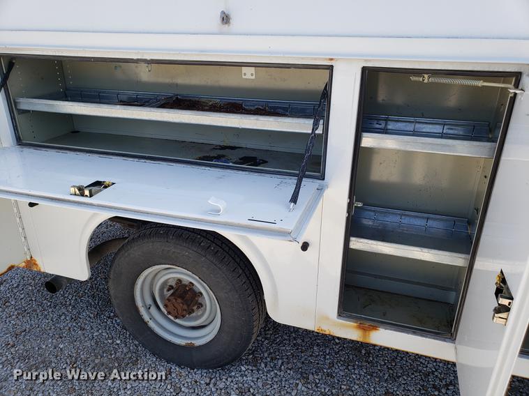 image for item EN9834 2007 Ford E350 Super Duty van