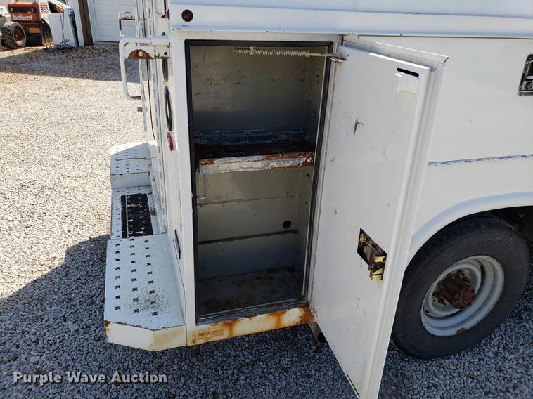 image for item EN9834 2007 Ford E350 Super Duty van