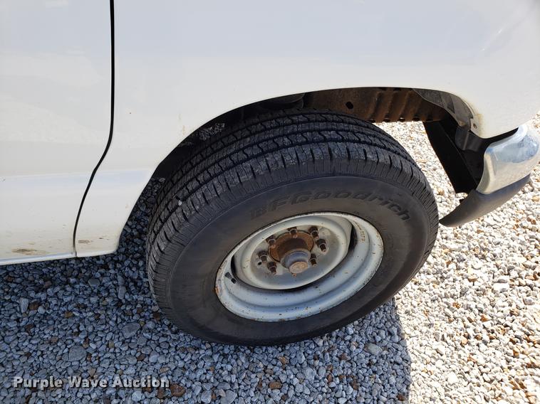 image for item EN9834 2007 Ford E350 Super Duty van