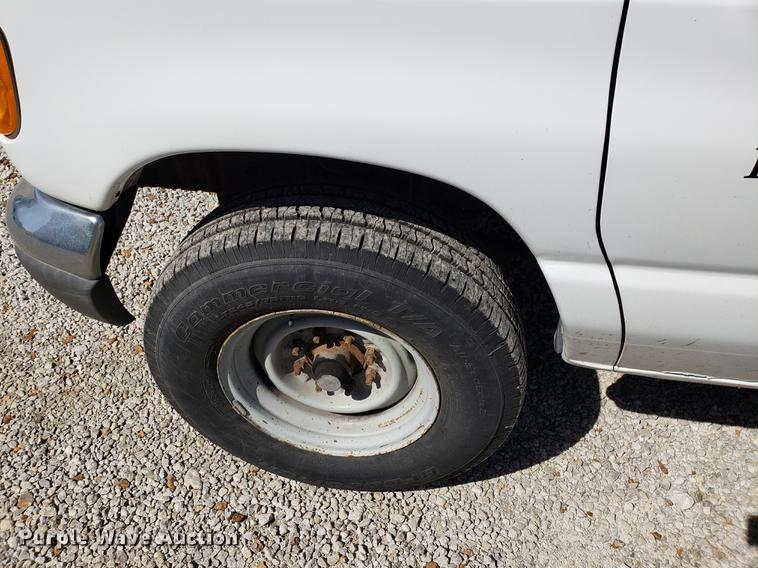 image for item EN9834 2007 Ford E350 Super Duty van