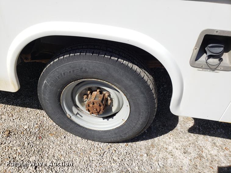 image for item EN9834 2007 Ford E350 Super Duty van