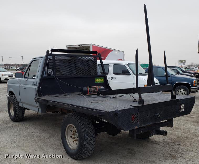 image for item EN9837 1988 Ford F250 flatbed pickup truck