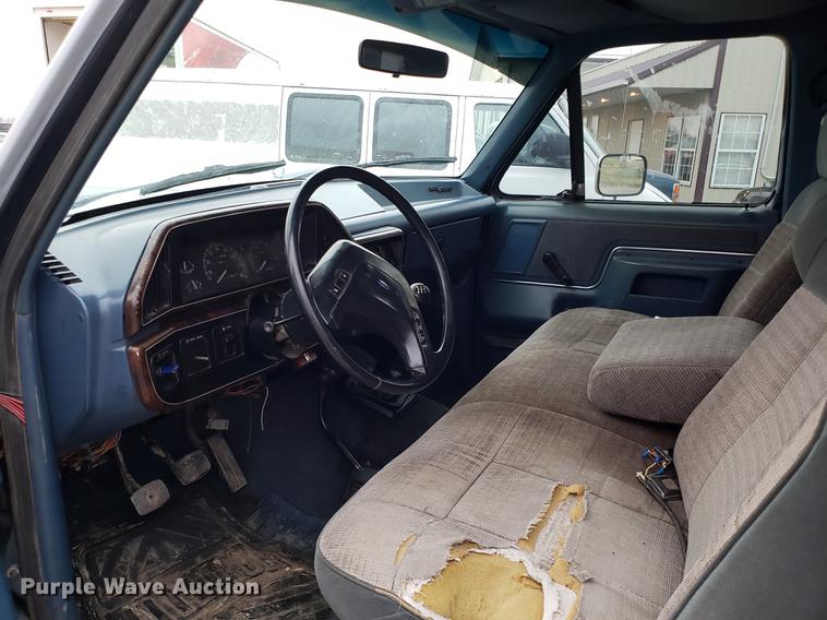 image for item EN9837 1988 Ford F250 flatbed pickup truck