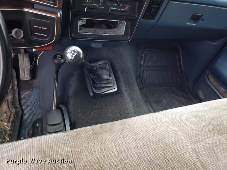 image for item EN9837 1988 Ford F250 flatbed pickup truck