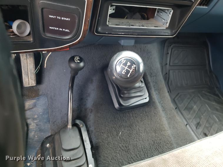 image for item EN9837 1988 Ford F250 flatbed pickup truck