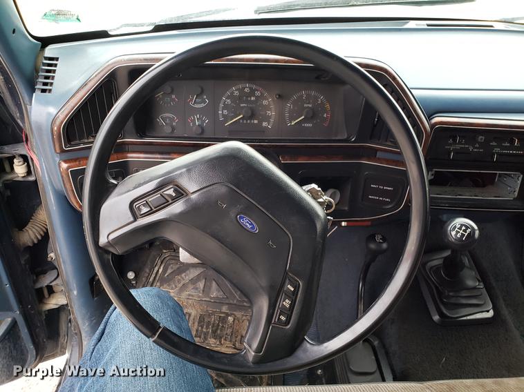 image for item EN9837 1988 Ford F250 flatbed pickup truck