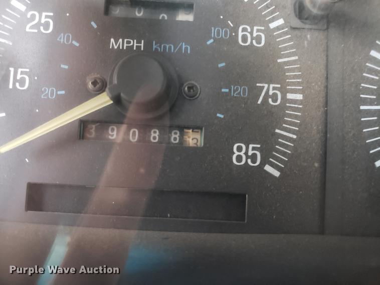 image for item EN9837 1988 Ford F250 flatbed pickup truck