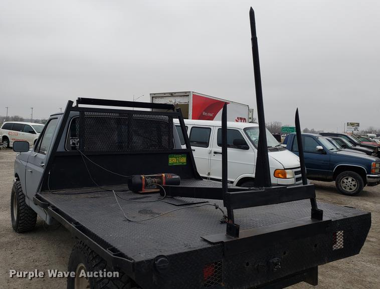 image for item EN9837 1988 Ford F250 flatbed pickup truck
