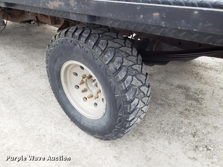 image for item EN9837 1988 Ford F250 flatbed pickup truck