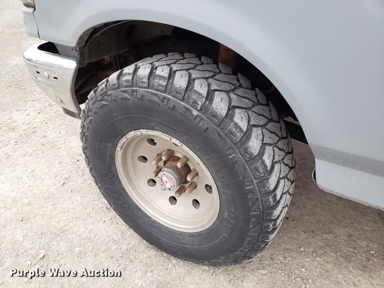 image for item EN9837 1988 Ford F250 flatbed pickup truck