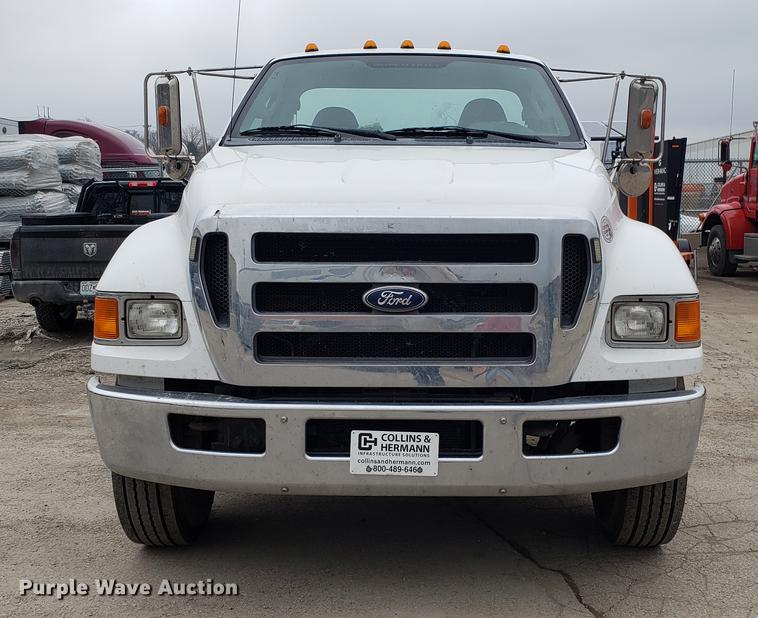 image for item EN9839 2011 Ford F650 Super Duty truck cab and chassis