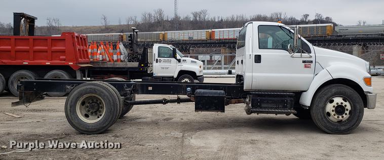 image for item EN9839 2011 Ford F650 Super Duty truck cab and chassis