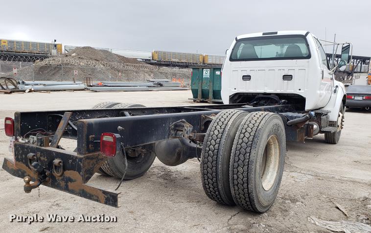 image for item EN9839 2011 Ford F650 Super Duty truck cab and chassis