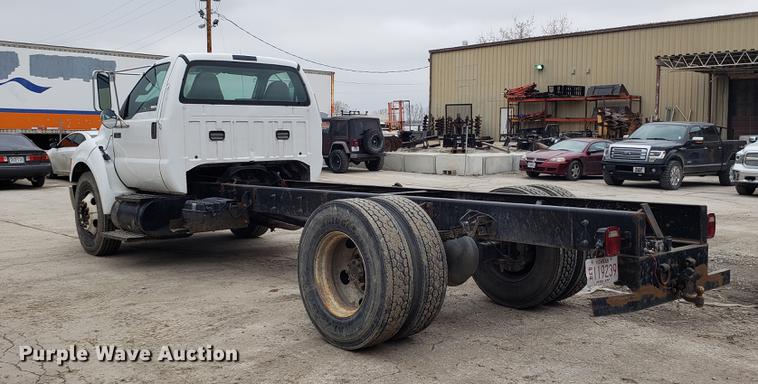 image for item EN9839 2011 Ford F650 Super Duty truck cab and chassis