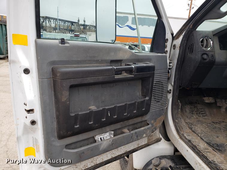 image for item EN9839 2011 Ford F650 Super Duty truck cab and chassis