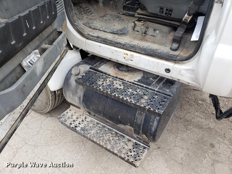 image for item EN9839 2011 Ford F650 Super Duty truck cab and chassis