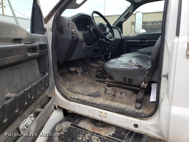 image for item EN9839 2011 Ford F650 Super Duty truck cab and chassis