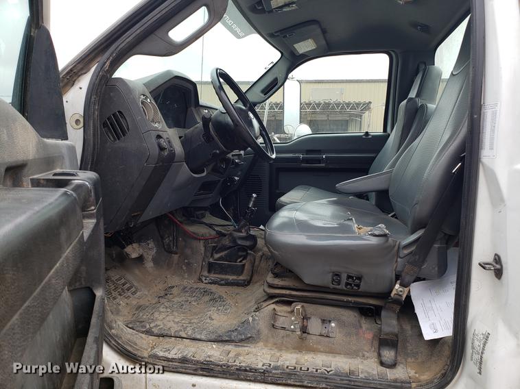 image for item EN9839 2011 Ford F650 Super Duty truck cab and chassis